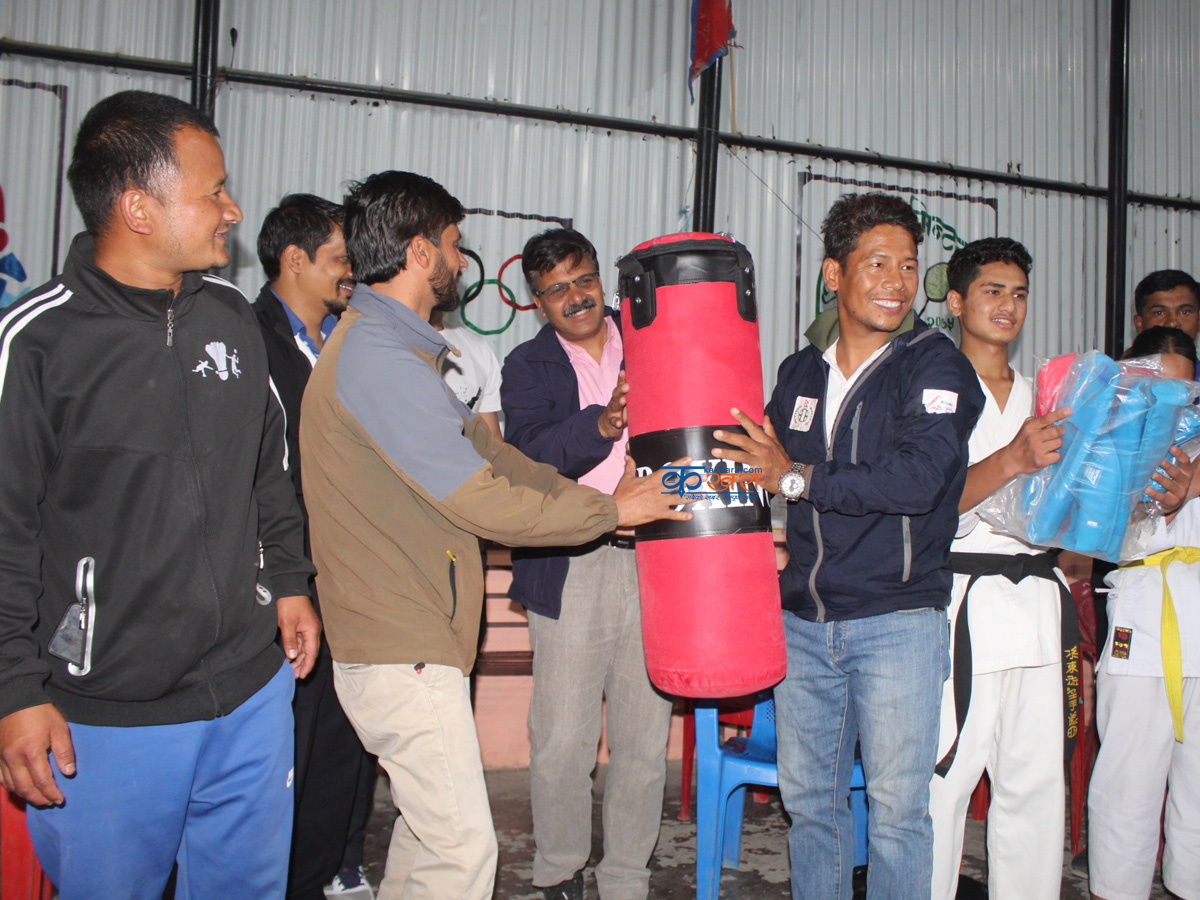 तेक्वान्दो र कराँतेका खेलकुद सामग्री प्रदान